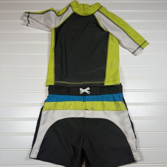 Lot Of 2T Boys Swimsuits And Shirts Body Glove Old Navy Circo Cat Multicolor - Picture 8 of 10